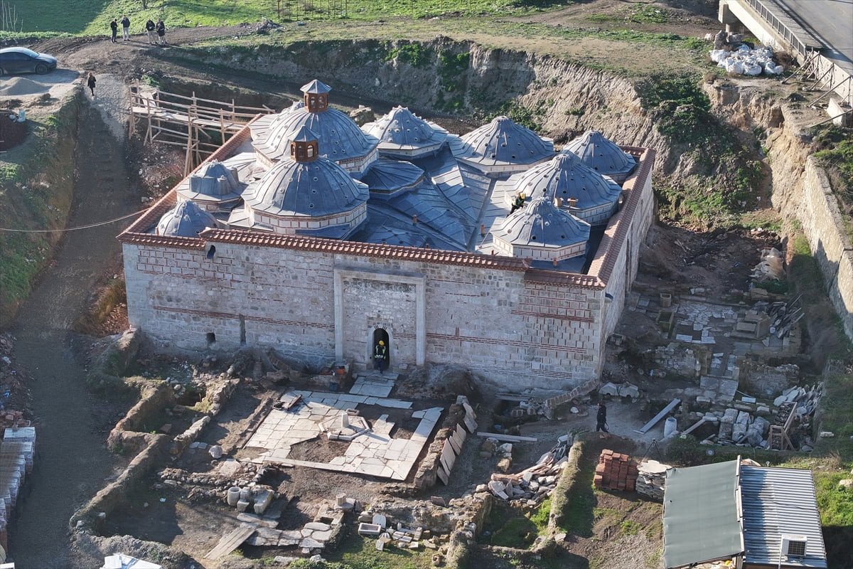 Edirne'de Osmanlı döneminin önemli yapılarından Gazi Mihal Hamamı yeni işleviyle ziyaretçilerin...