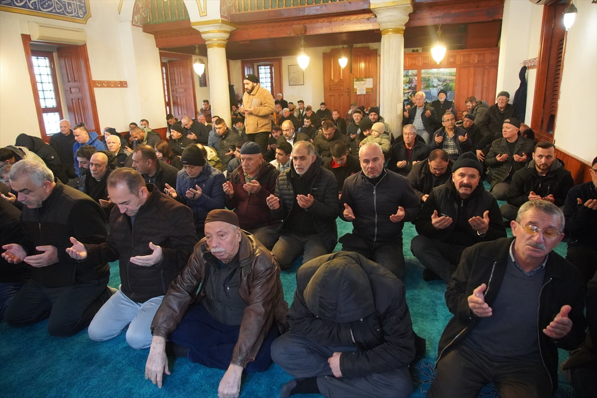Edirne'de, Osmanlı'dan bu yana sürdürülen "1001 Hatim Duası" geleneği kapsamında Dar'ül Hadis...