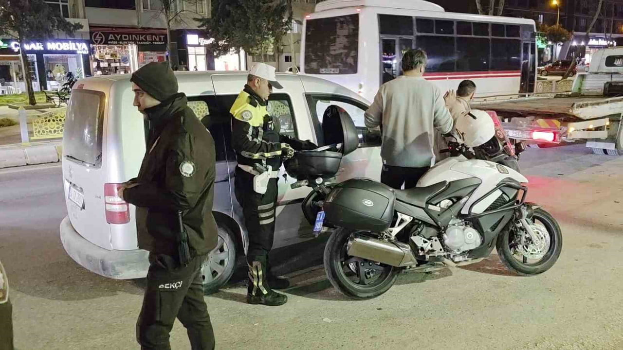 EDİRNE'DE POLİS EKİPLERİ TARAFINDAN VATANDAŞLARIN HUZUR VE GÜVENLİĞİ İÇİN GENİŞ KAPSAMLI ASAYİŞ VE...