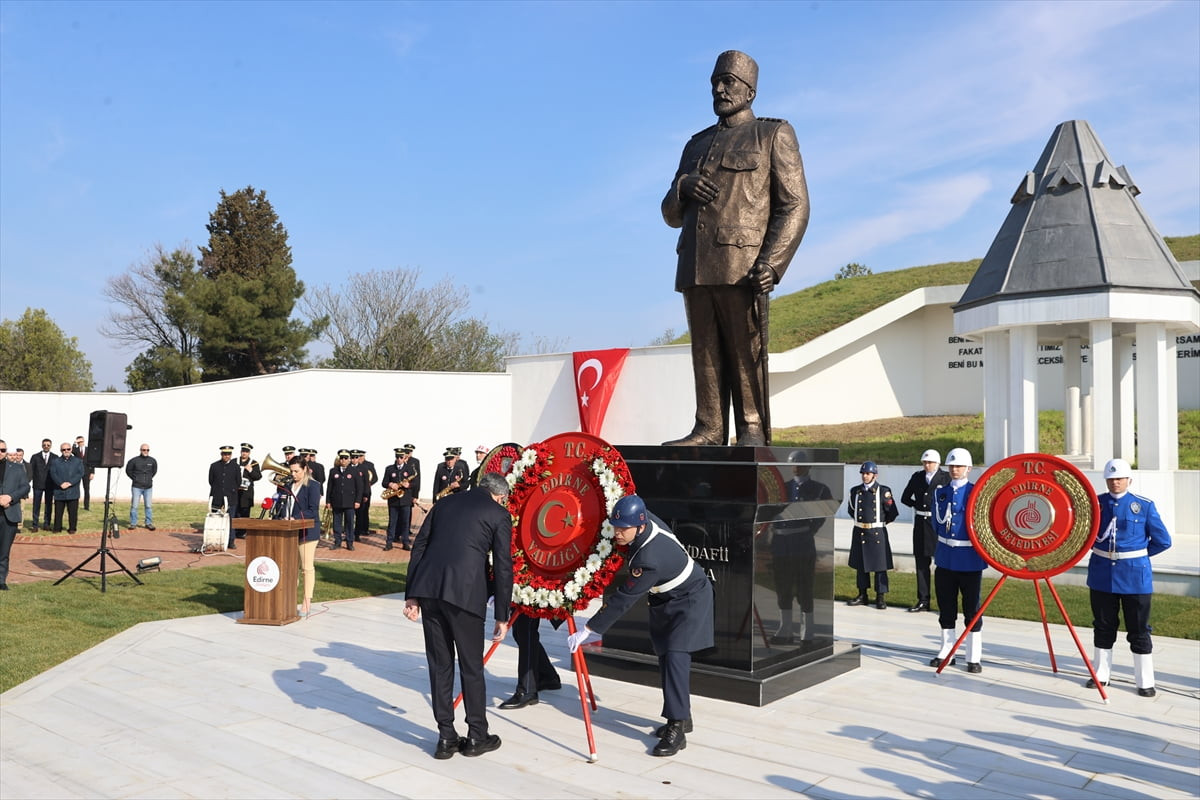 Edirne'de "26 Mart Balkan Şehitlerini Anma Günü" dolayısıyla tören düzenlendi.