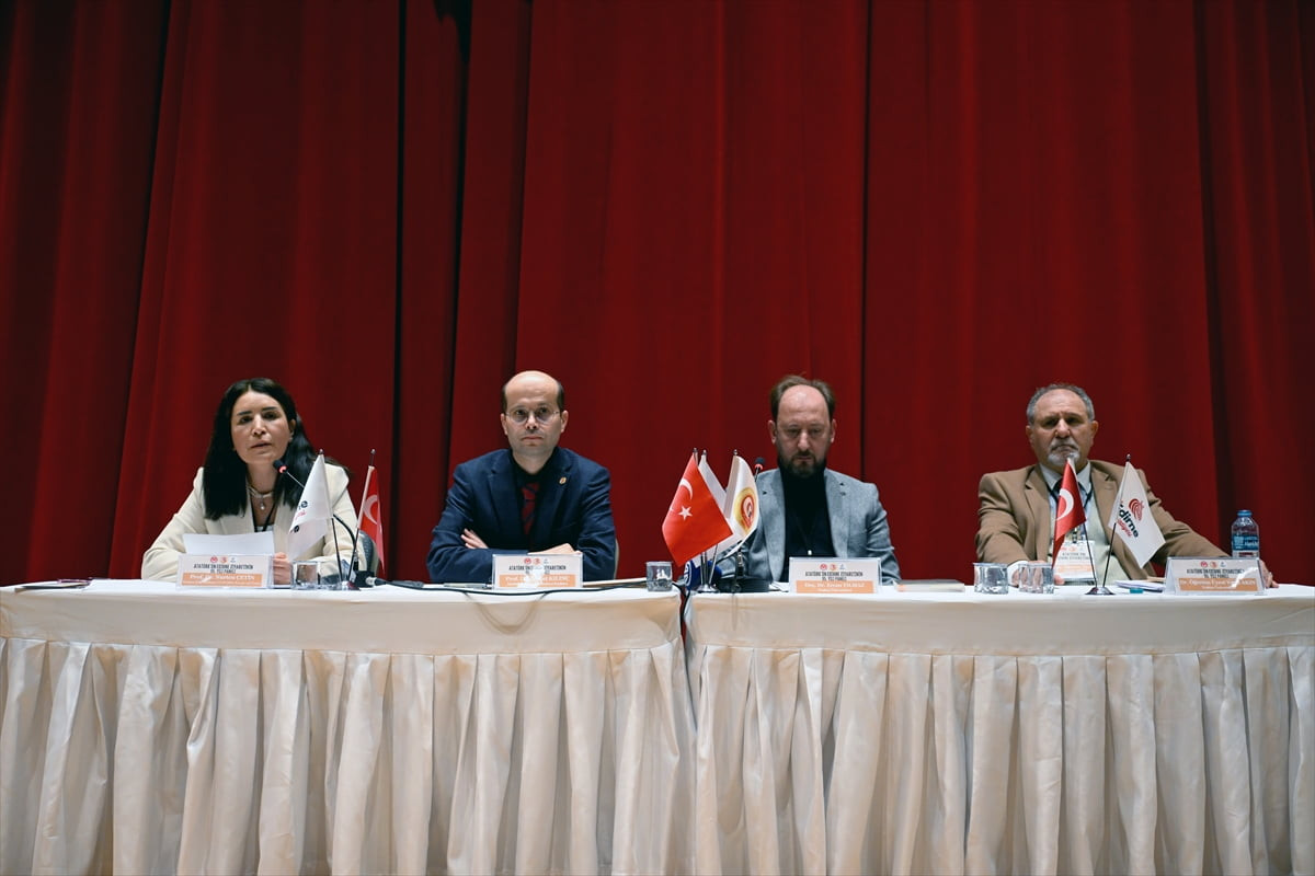 Edirne'de "Atatürk'ün Edirne Ziyaretinin 95. Yılı" paneli gerçekleştirildi. Atatürk Araştırma...