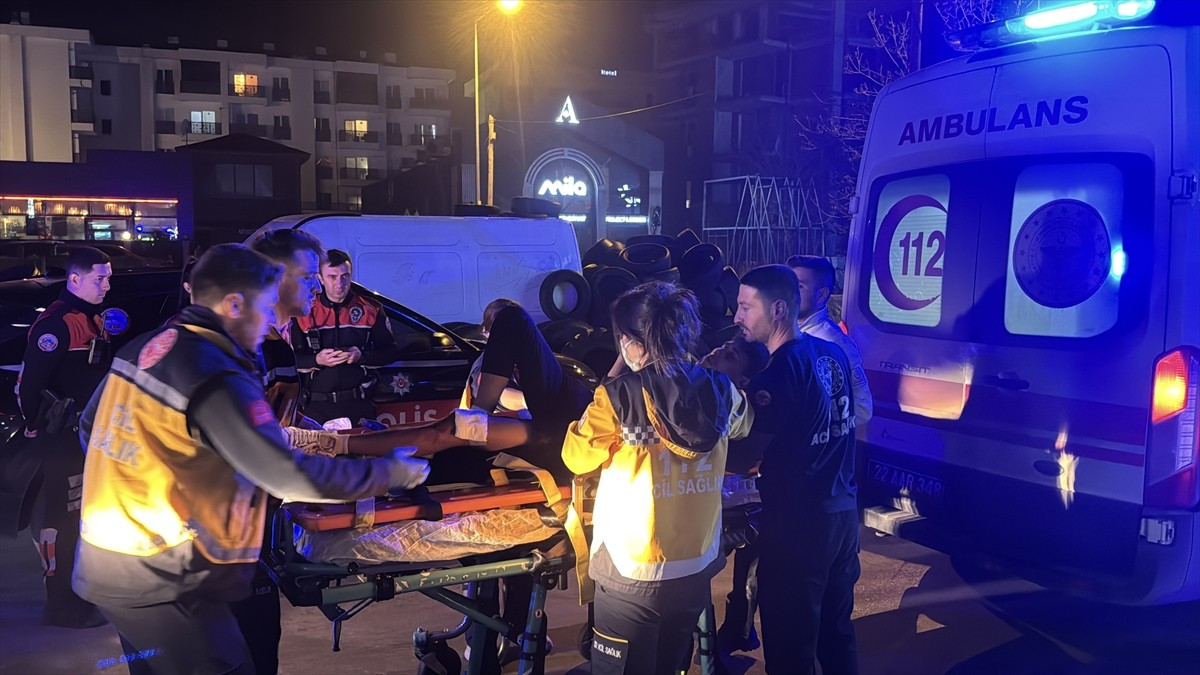 Edirne'de "dur" ihtarına uymayan ehliyetsiz motosiklet sürücüsü kovalamaca sonucu yakalandı....