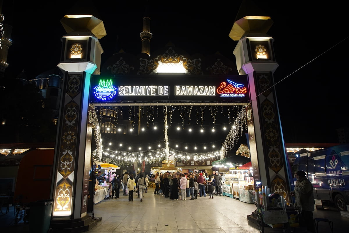 Edirne'de ramazan ayı 2026 yılında, restorasyonu tamamlanan Selimiye Camisi'nin yeniden tam...