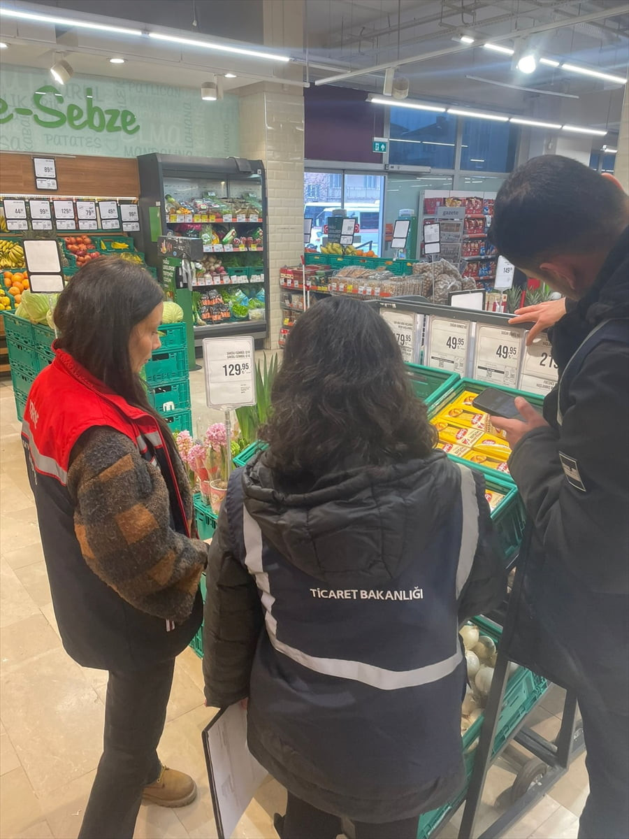 Edirne'de ramazan ayı öncesinde zincir marketlerde denetim gerçekleştirildi. Edirne Ticaret...