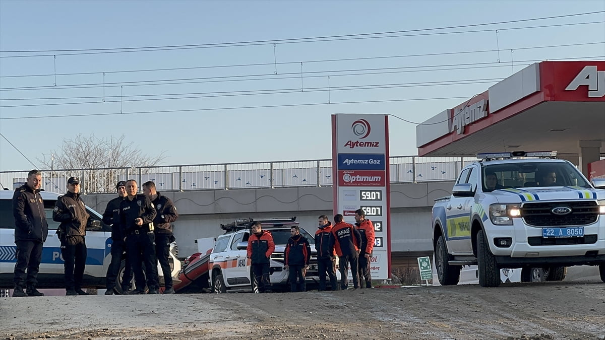 Edirne'de taşkın yapan nehirlerin debileri kritik eşikte seyrediyor. Meriç Nehri’nin su hacminin...