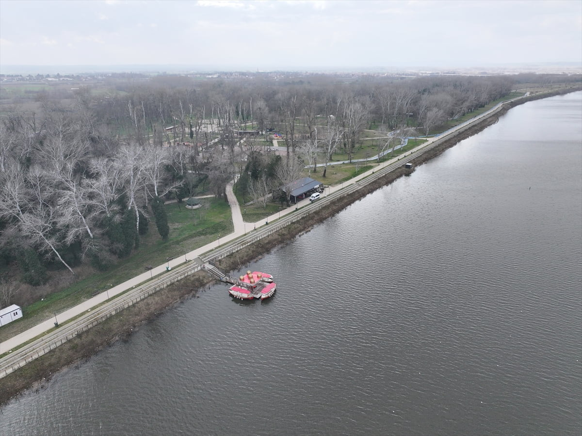 Edirne'de TOKİ Başkanlığı tarafından Karaağaç Mahallesi yolundaki 410 dönümü yeşil alan olmak...
