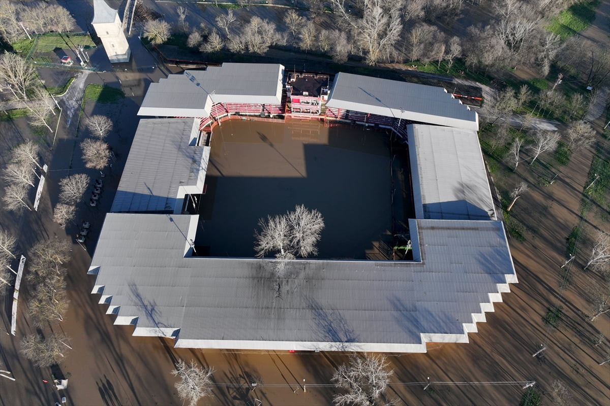 Edirne'de Tunca Nehri'nin debisi düşüşe geçti, Meriç Nehri'nde ise yükselme devam ediyor. Edirne...