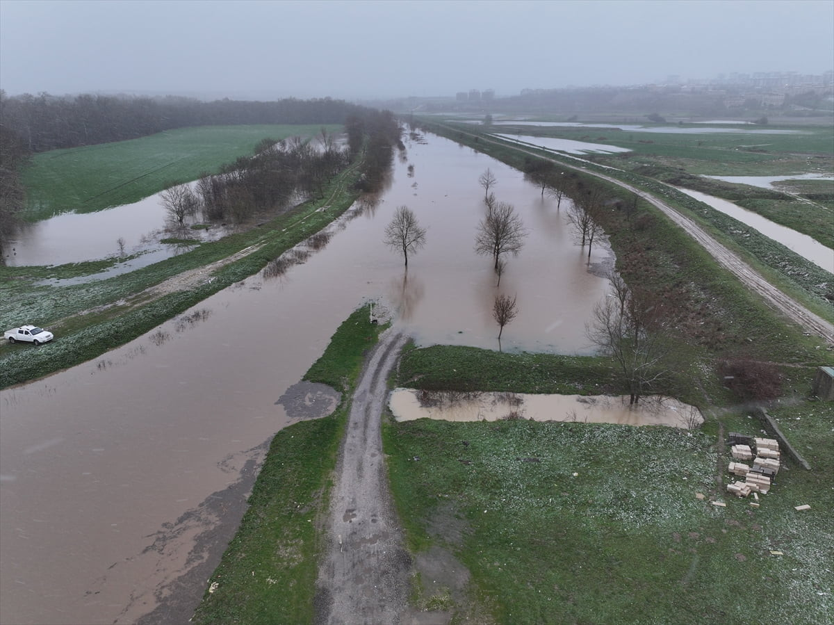 Edirne'de ve kaynağını aldığı Bulgaristan'da son günlerde etkili olan yağışların ardından Tunca...