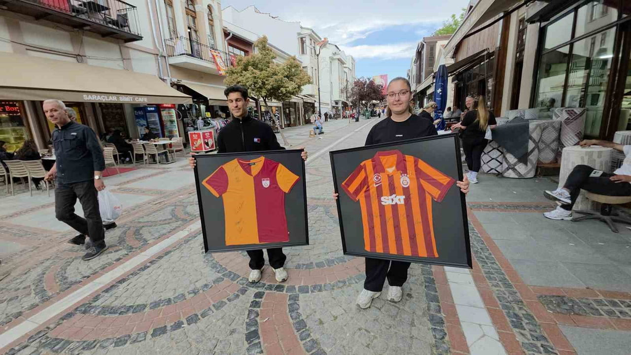 EDİRNE'DE YAŞAYAN GALATASARAY TARAFTARI NİSA AKDAĞ, SARI-KIRMIZILI TAKIMA OLAN BAĞLILIĞINI...