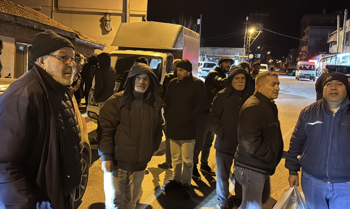  Edirne'de Yıldırım Beyazıt Mahallesi sakinleri 10 gündür sularının kesik olduğu gerekçesiyle...