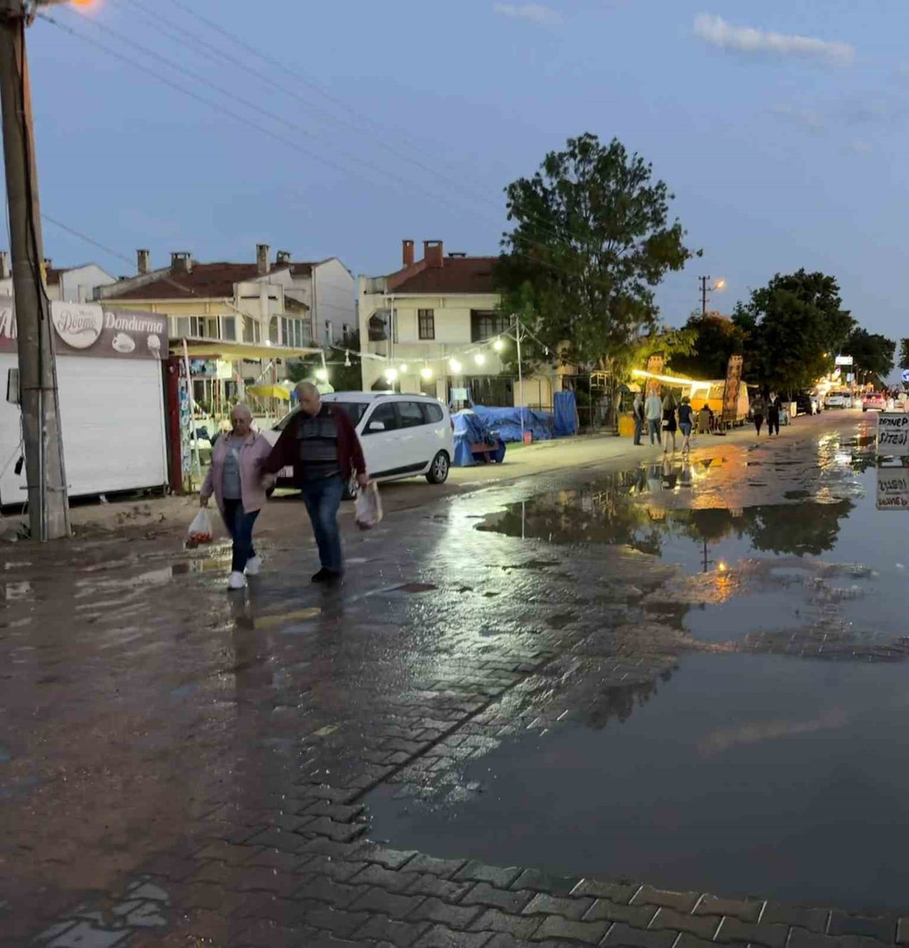 EDİRNE'NİN ENEZ İLÇESİ SAHİL KESİMİNDE PARKE TAŞLARININ KOT VE TERAZİ AYARLARININ YETERSİZ OLMASI...