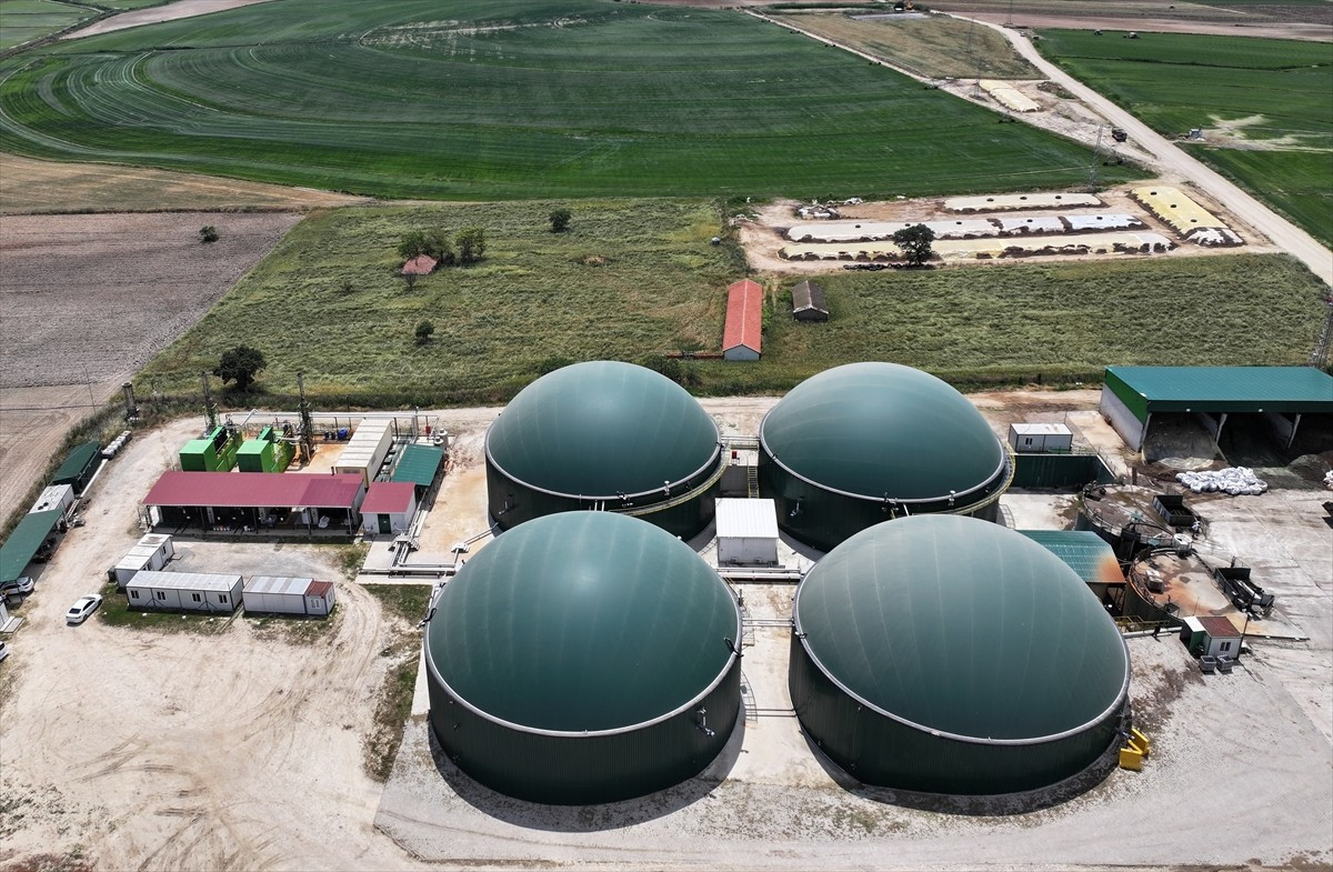 Edirne'nin İpsala ilçesine bağlı Kumdere köyünde kurulan tesiste bitkisel ve hayvansal atıklar...