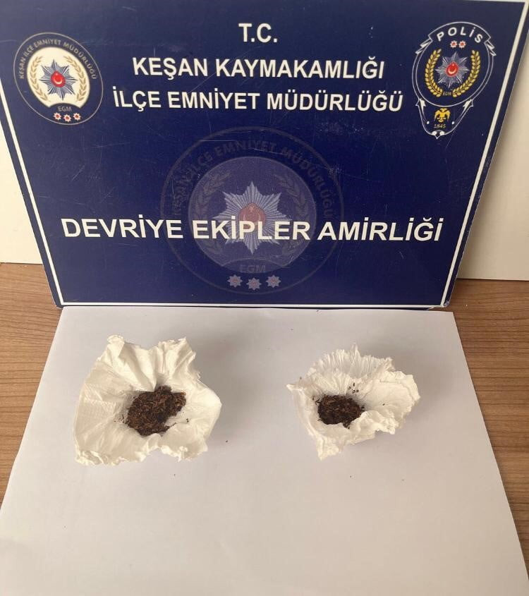 EDİRNE'NİN KEŞAN İLÇESİNDE, EMNİYET MÜDÜRLÜĞÜ EKİPLERİ TARAFINDAN YAPILAN ÇALIŞMADA, 5 ŞÜPHELİNİN...