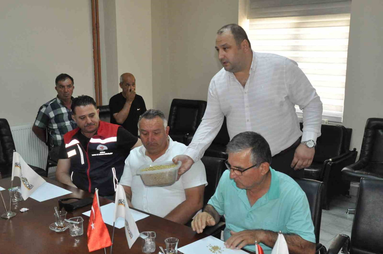 EDİRNE'NİN KEŞAN İLÇESİNDE HASAT EDİLEN YILIN İLK ARPA ÜRÜNÜN SALON SATIŞI KEŞAN TİCARET...