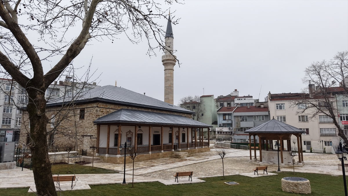 Edirne'nin Uzunköprü ilçesindeki Muradiye Camisi, restorasyonun ardından ibadete açıldı.