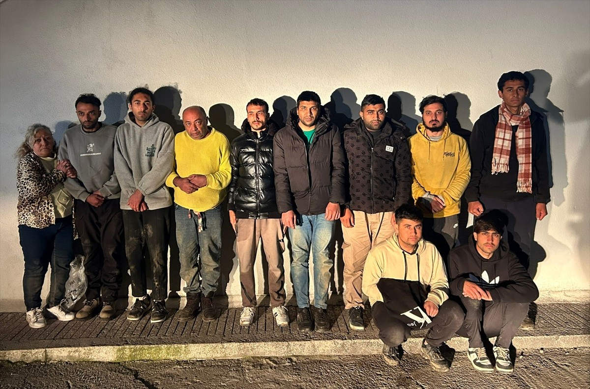 Edirne'nin Uzunköprü ilçesine bağlı Saçlımüsellim ve Serem köylerinde denetim yapan güvenlik...