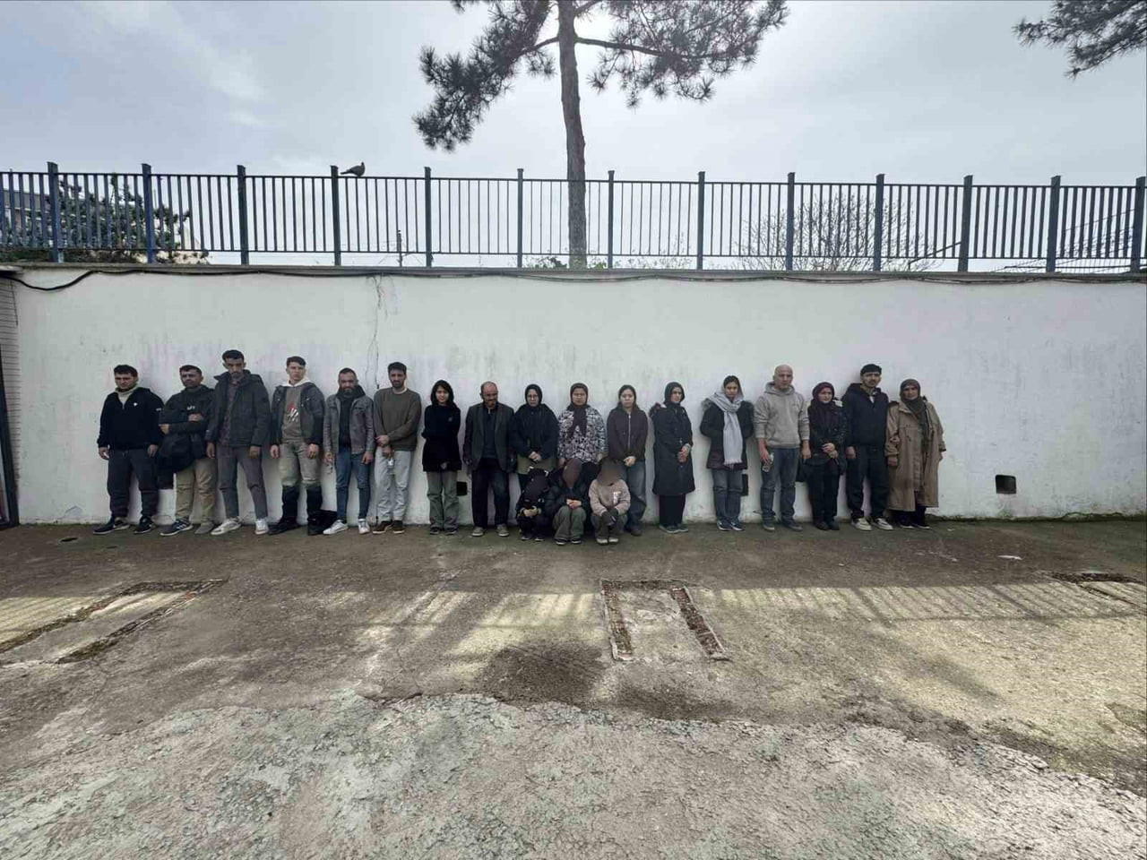 EDİRNE’DE 31 DÜZENSİZ GÖÇMEN YAKALANDI, 3 ŞÜPHELİ GÖZALTINA ALINDI