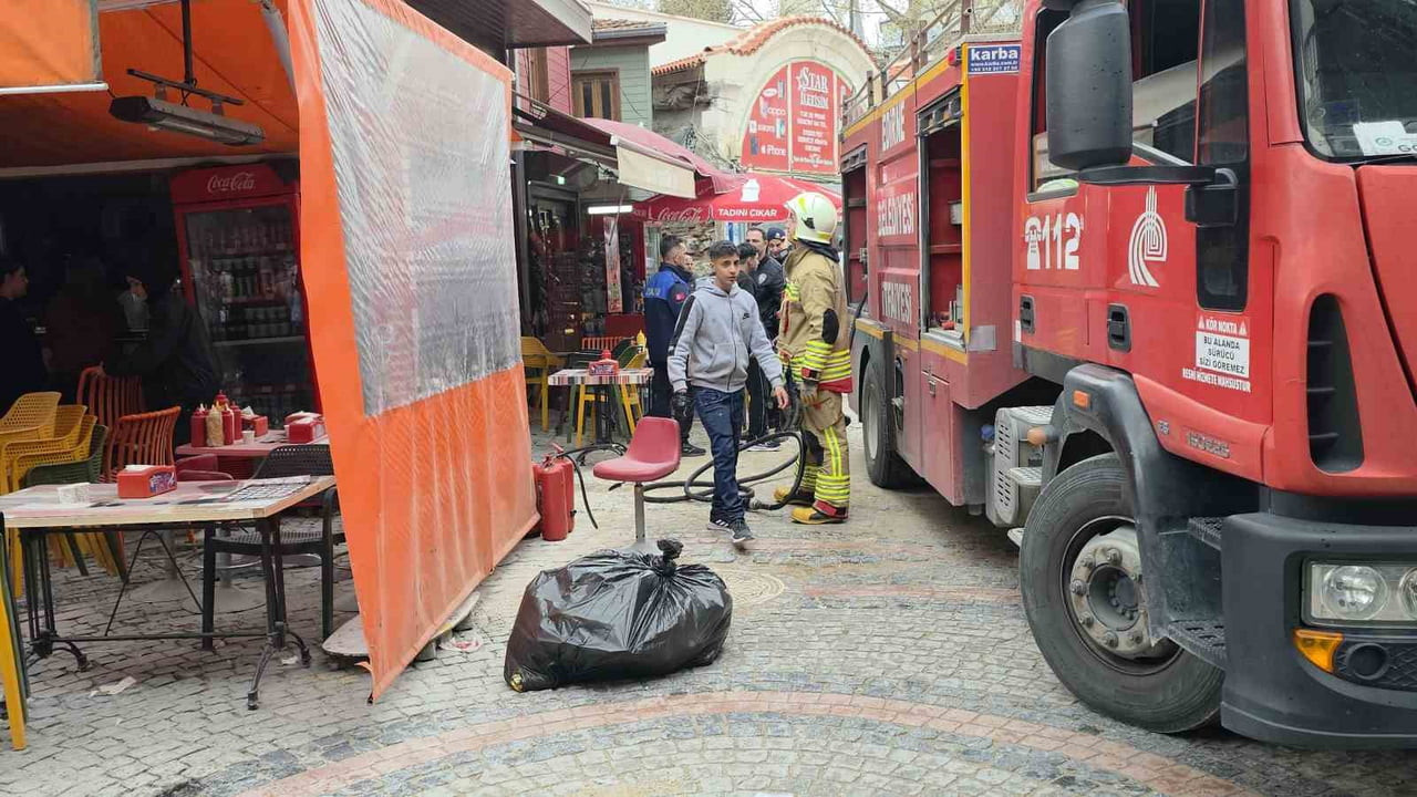EDİRNE’DE AHŞAP BİNADA KORKUTAN BACA YANGINI