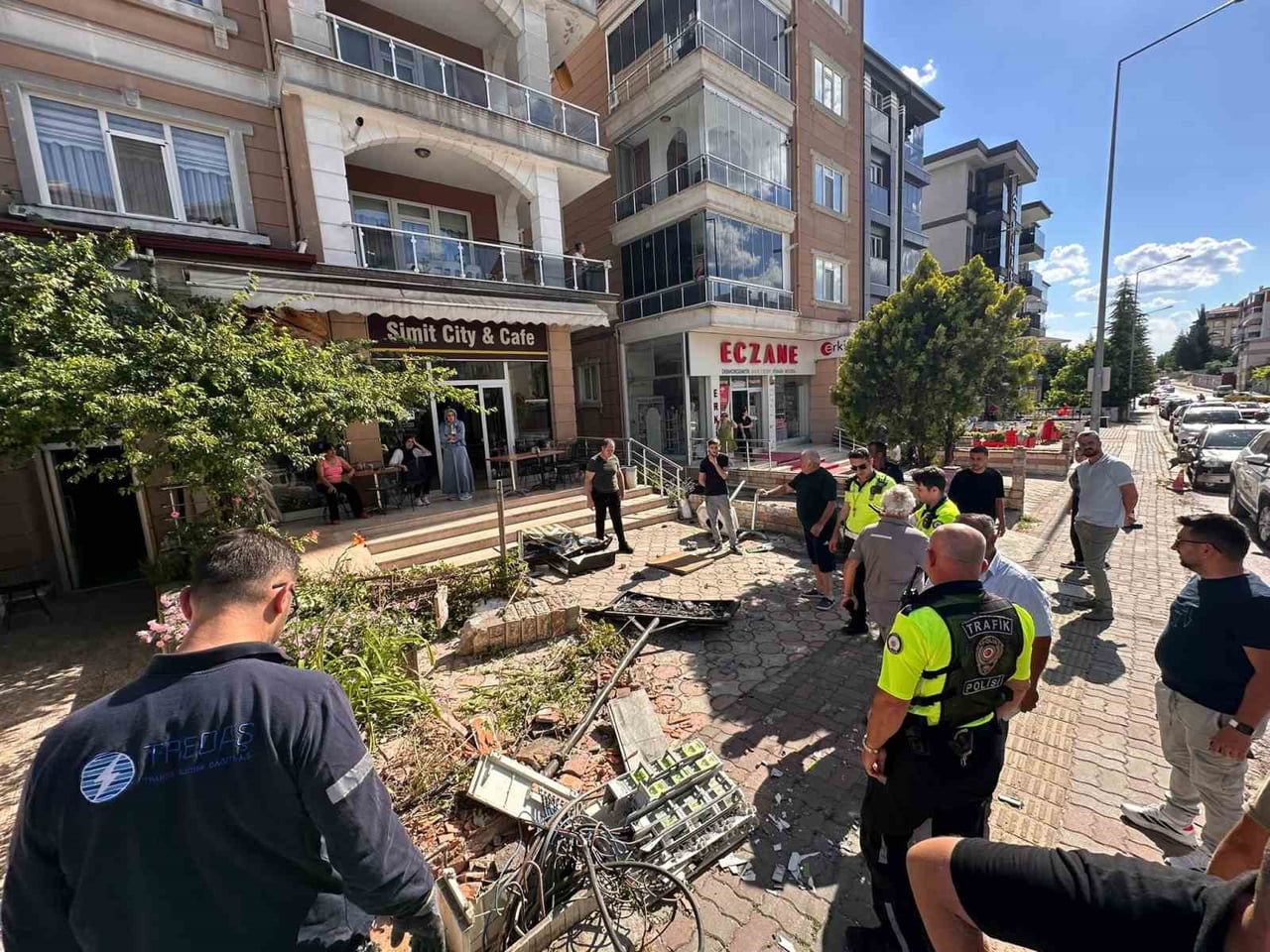 EDİRNE’DE FRENİ BOŞALAN KAMYON YÜZÜNDEN FACİAYA RAMAK KALDI