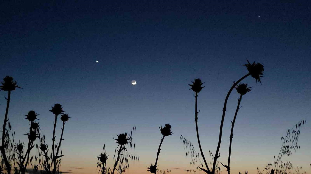 EDİRNE’DE GECE SAATLERİNDE GÖKYÜZÜNDE OLUŞAN MANZARA İZLEYENLERİ HAYRAN BIRAKTI.