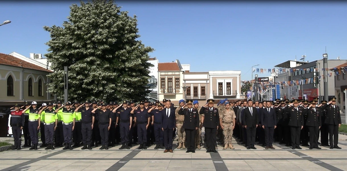 EDİRNE’DE JANDARMA TEŞKİLATI’NIN KURULUŞUNUN 187’NCİ YIL DÖNÜMÜ DÜZENLENEN TÖRENLE...
