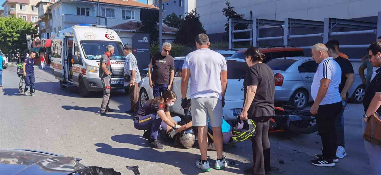 EDİRNE’DE ZİNCİRLEME KAZA: MOTOSİKLET SÜRÜCÜSÜ YARALANDI