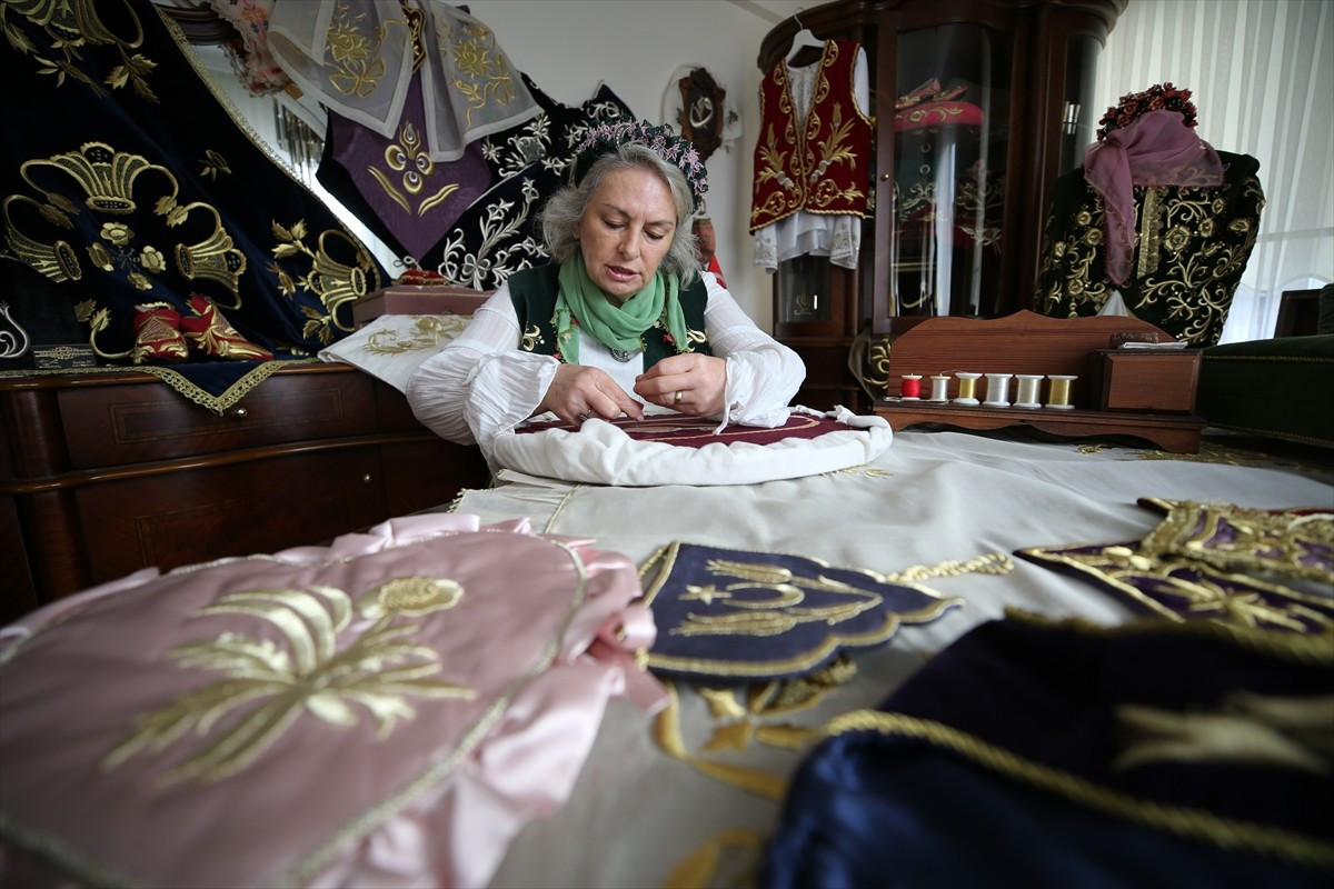 Edirneli el işi sanatçısı Radife Karagöz Ot, Osmanlı'dan bugüne miras kalan sim sırma sanatını...