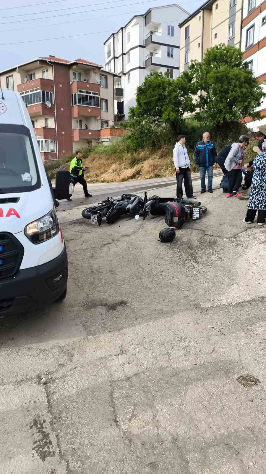 EDİRNE’NİN KEŞAN İLÇESİNDE MEYDANA GELEN KAZADA İKİ MOTOSİKLETİN KAFA KAFAYA ÇARPIŞTIĞI KAZADA...