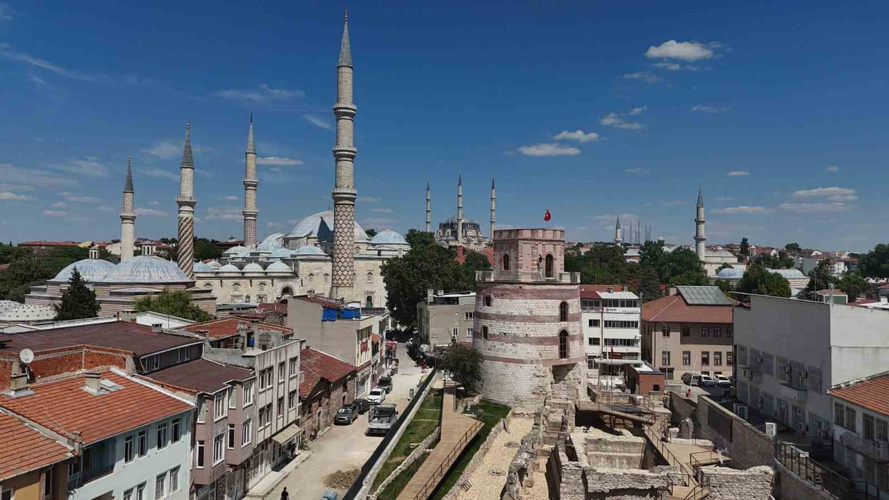 EDİRNE’NİN ÖNEMLİ TARİHİ YAPILARINDAN BİRİ OLAN MAKEDONYA KULESİ, TAMAMLANAN RESTORASYONUN...