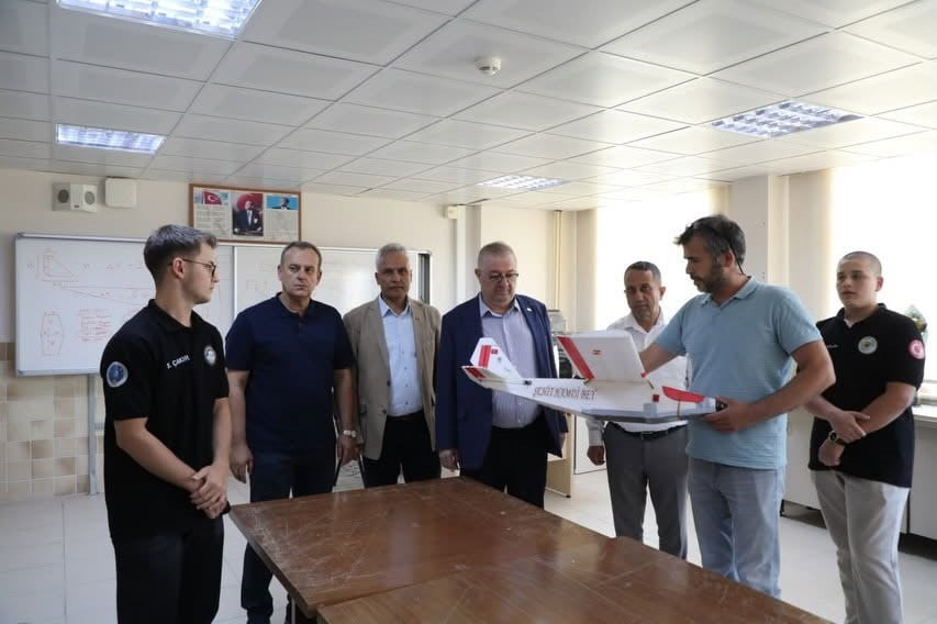EDREMİT BELEDİYE BAŞKANI MEHMET ERTAŞ, EDREMİT ANADOLU İMAM HATİP LİSESİ’Nİ ZİYARET EDEREK...