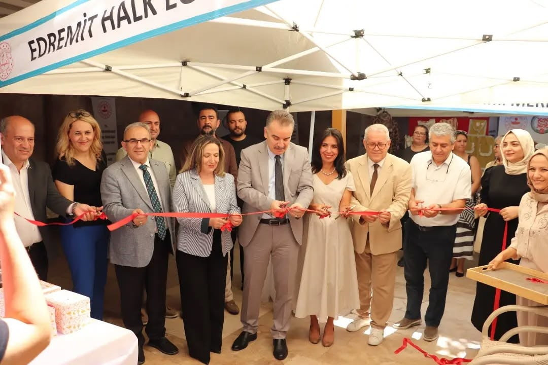 EDREMİT KAYMAKAMLIĞI SOSYAL YARDIMLAŞMA VE DAYANIŞMA VAKFI BÜNYESİNDE AÇILAN KURSLARDA EĞİTİM...
