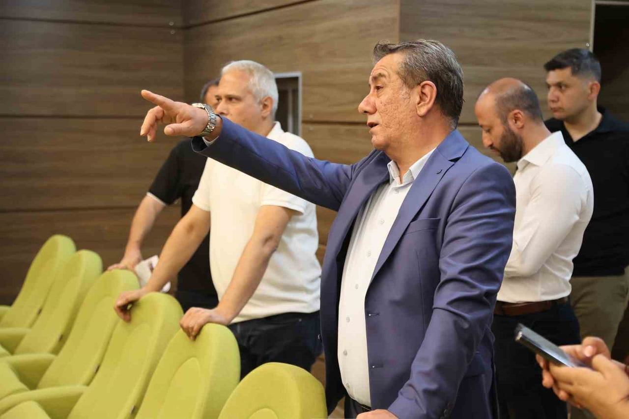 EFELER BELEDİYE BAŞKANI ANIL YETİŞKİN'İN TALİMATIYLA KAPSAMLI BİR ŞEKİLDE YENİLENEN MUZAFFER İZGÜ...