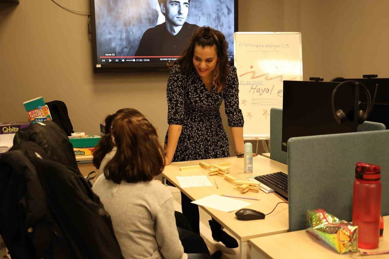 EFELER BELEDİYESİ DİJİTAL GENÇLİK MERKEZİ GENÇLERİN UĞRAK NOKTASI OLDU