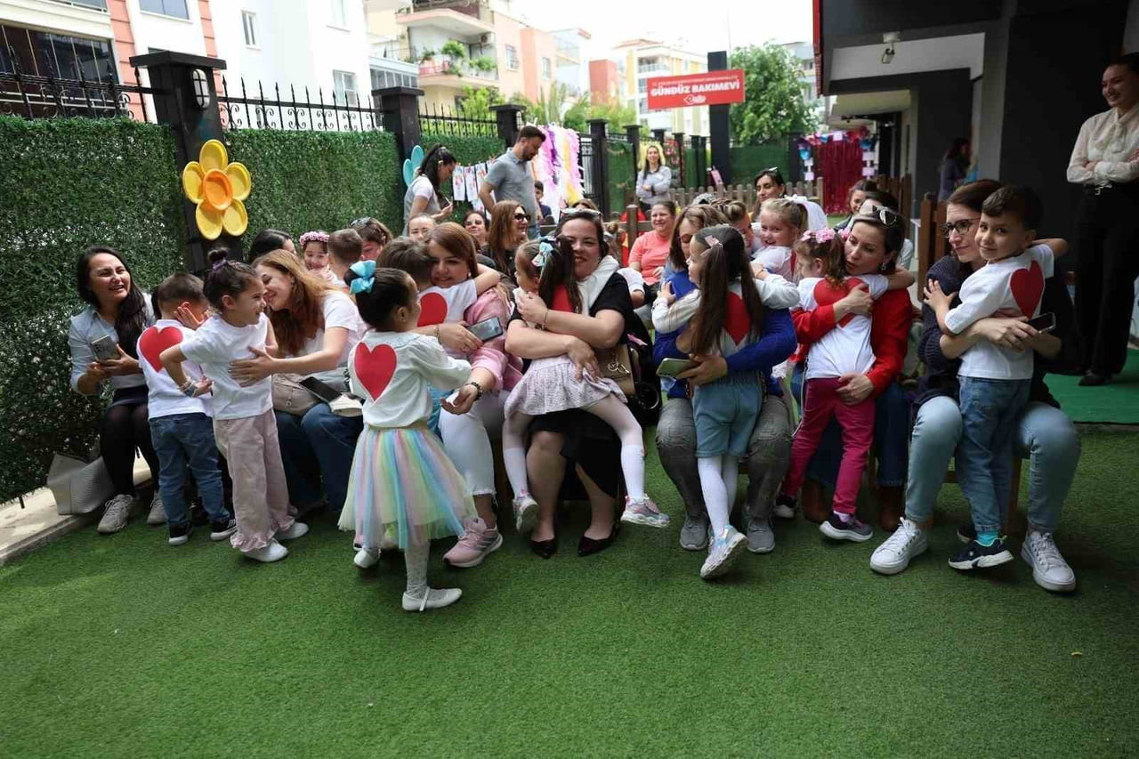 EFELER BELEDİYESİ GÜNDÜZ BAKIMEVLERİ’NDE ANNELER GÜNÜ DOLAYISIYLA DÜZENLENEN ETKİNLİKLERDE MİNİK...