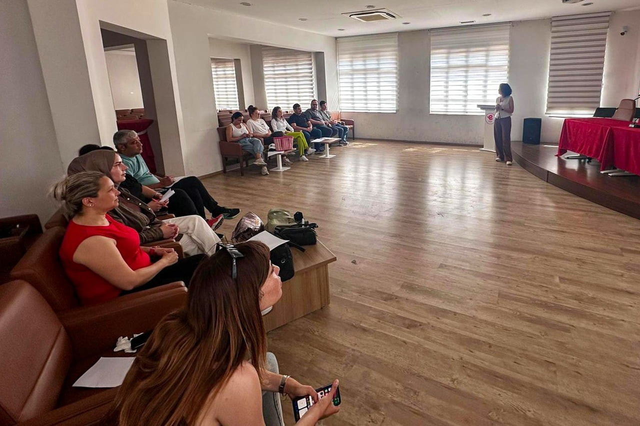 EFELER BELEDİYESİ, OTİZM YAŞAM MERKEZİ İLE KADIKÖY ENGELSİZ YAŞAM MERKEZİ'NDE GÖREV YAPAN ÖZEL...