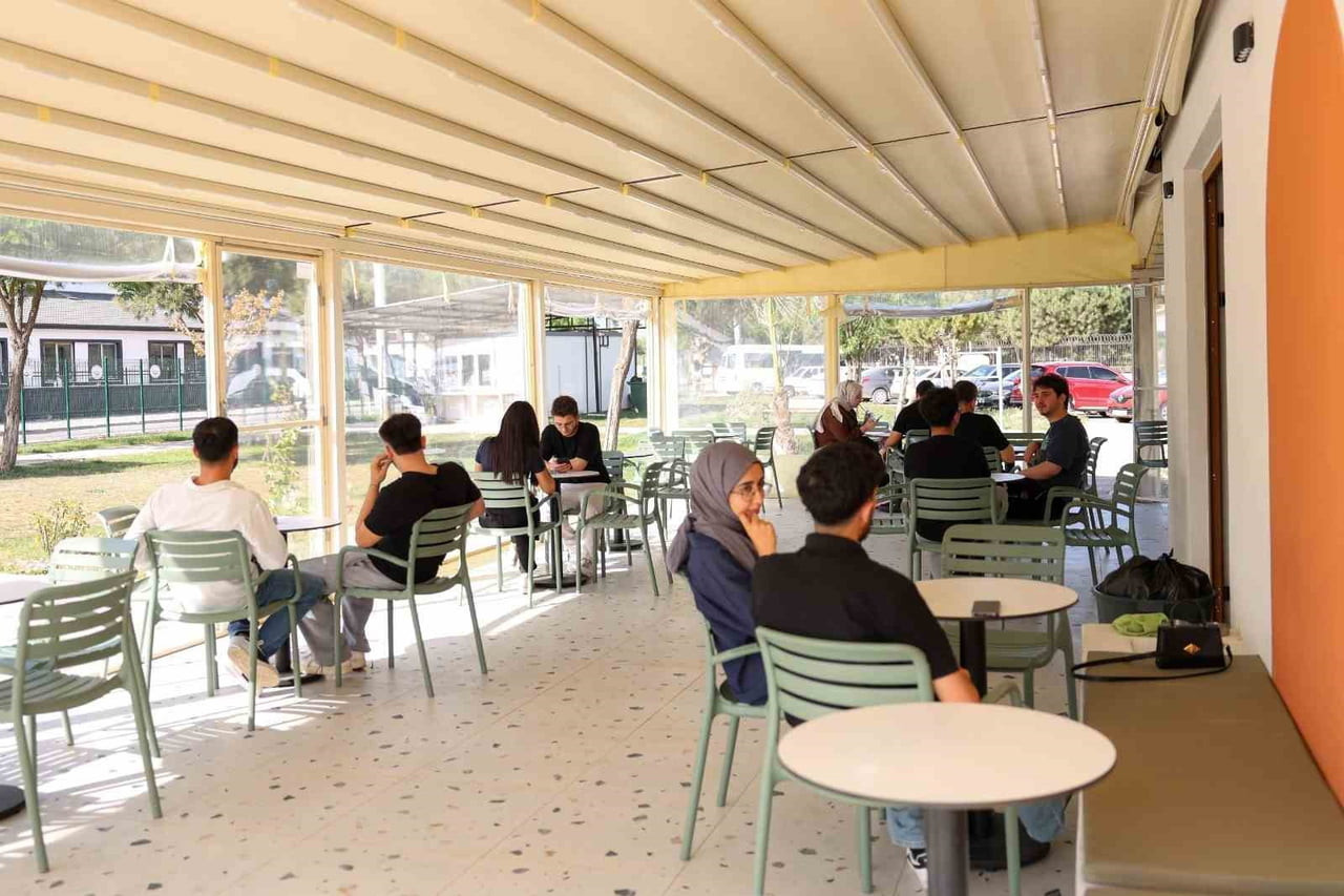 EFELER BELEDİYESİ, ÖZELLİKLE ÖĞRENCİLER VE GENÇLER İÇİN KENTE YENİ BİR SOSYAL YAŞAM ALANI...