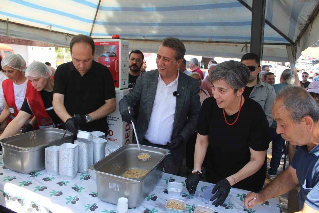 EFELER BELEDİYESİ TARAFINDAN MUHARREM AYI DOLAYISIYLA GERÇEKLEŞTİRİLEN 3 BİN KİŞİLİK AŞURE HAYRINA...