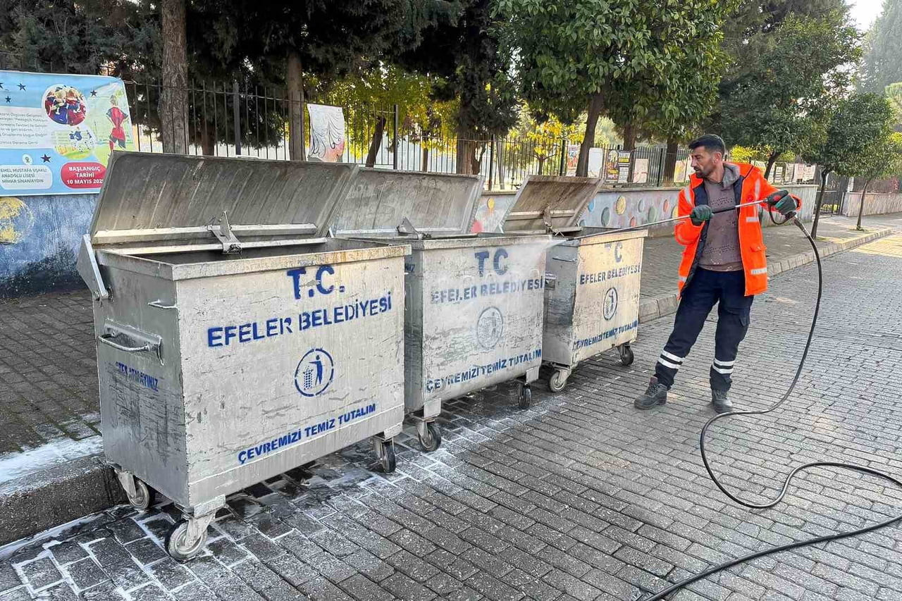 EFELER BELEDİYESİ YAKLAŞAN KURBAN BAYRAMI ÖNCESİNDE İLÇE GENELİNDE KAPSAMLI BİR TEMİZLİK...