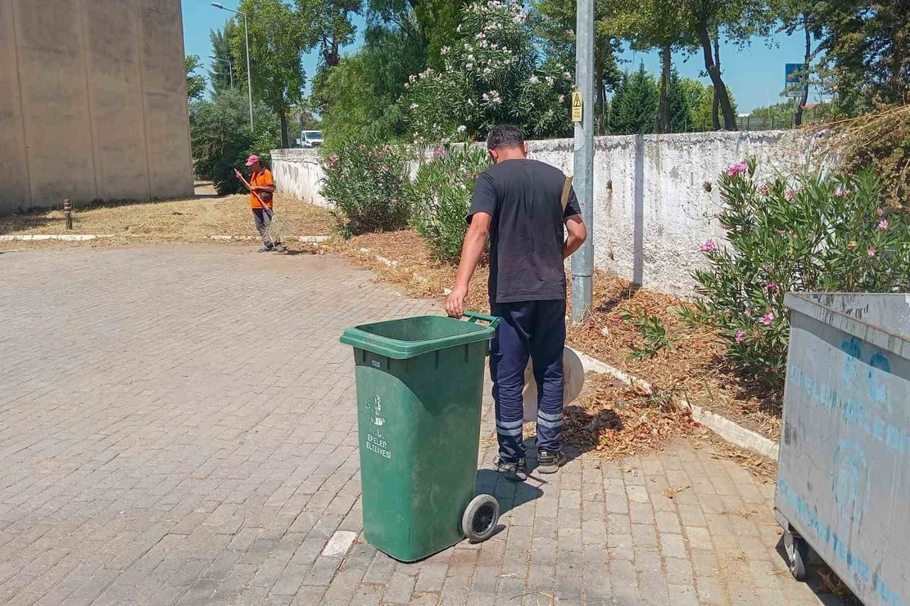 EFELER BELEDİYESİ’NDEN GIDA ÇARŞISINDA TEMİZLİK ÇALIŞMASI