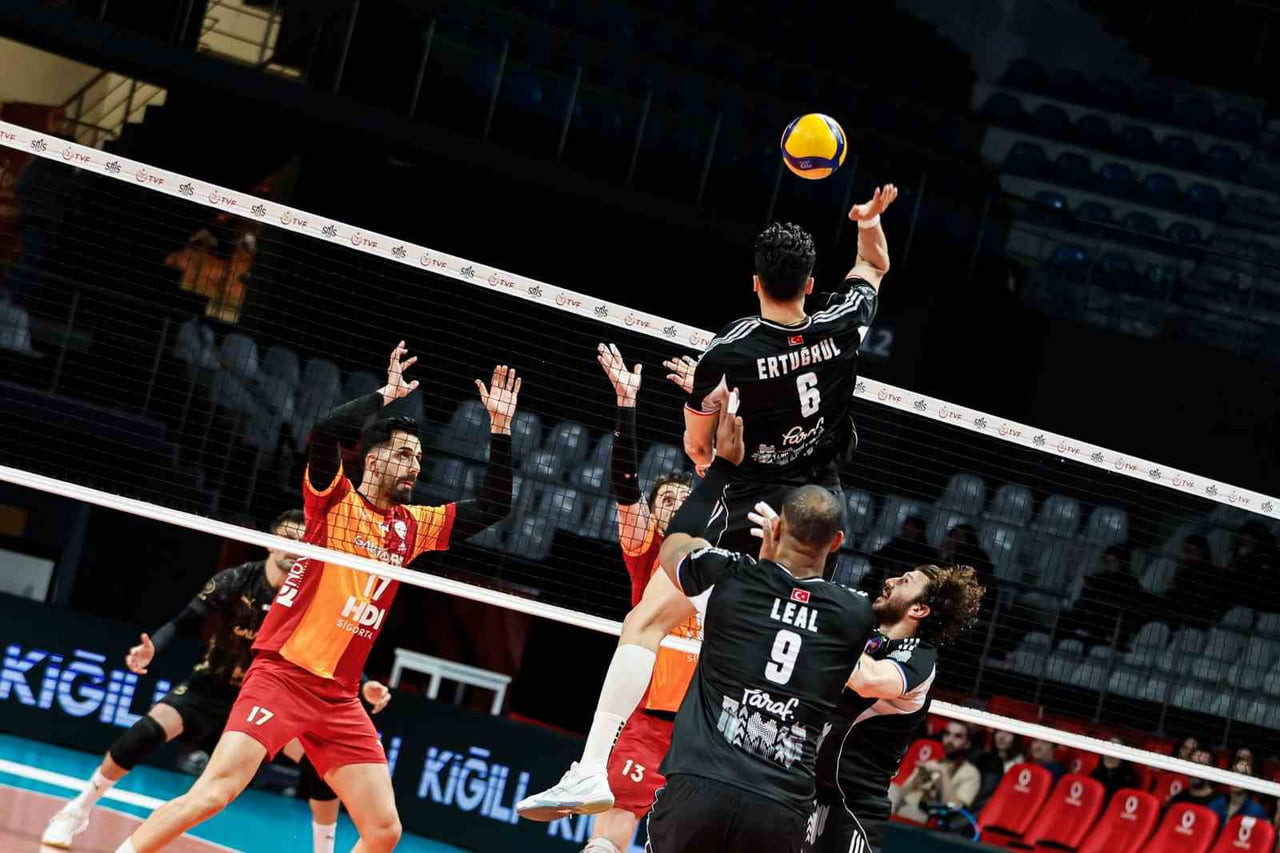 EFELER LİGİ’NİN 1-4 PLAY-OFF ETABININ İKİNCİ MAÇINDA GALATASARAY SAHASINDA HALKBANK'I 3-0 MAĞLUP...