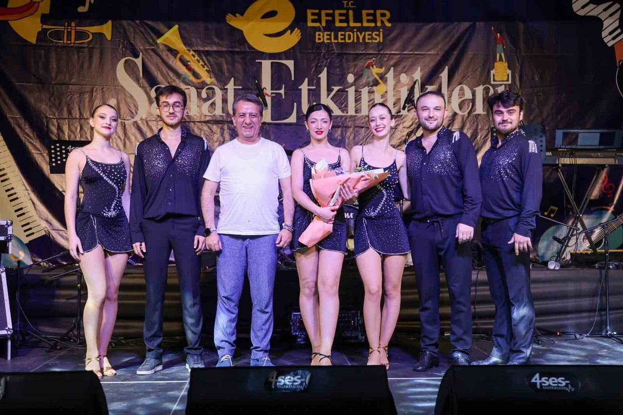 EFELER’DE VATANDAŞLAR SANATLA BULUŞTU