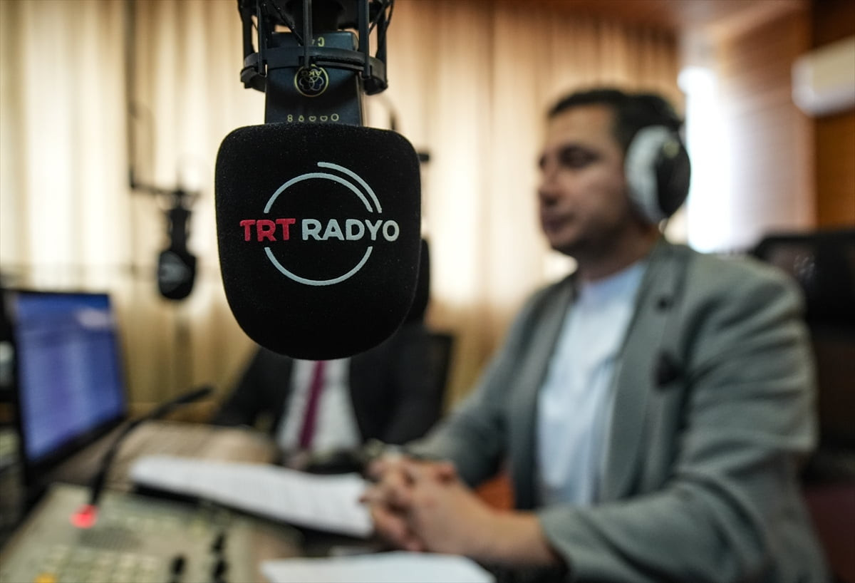 Ege Bölgesi'nin kültür ve sanat hayatına katkı sunan TRT İzmir Radyosu, kuruluşunun 75. yılını...