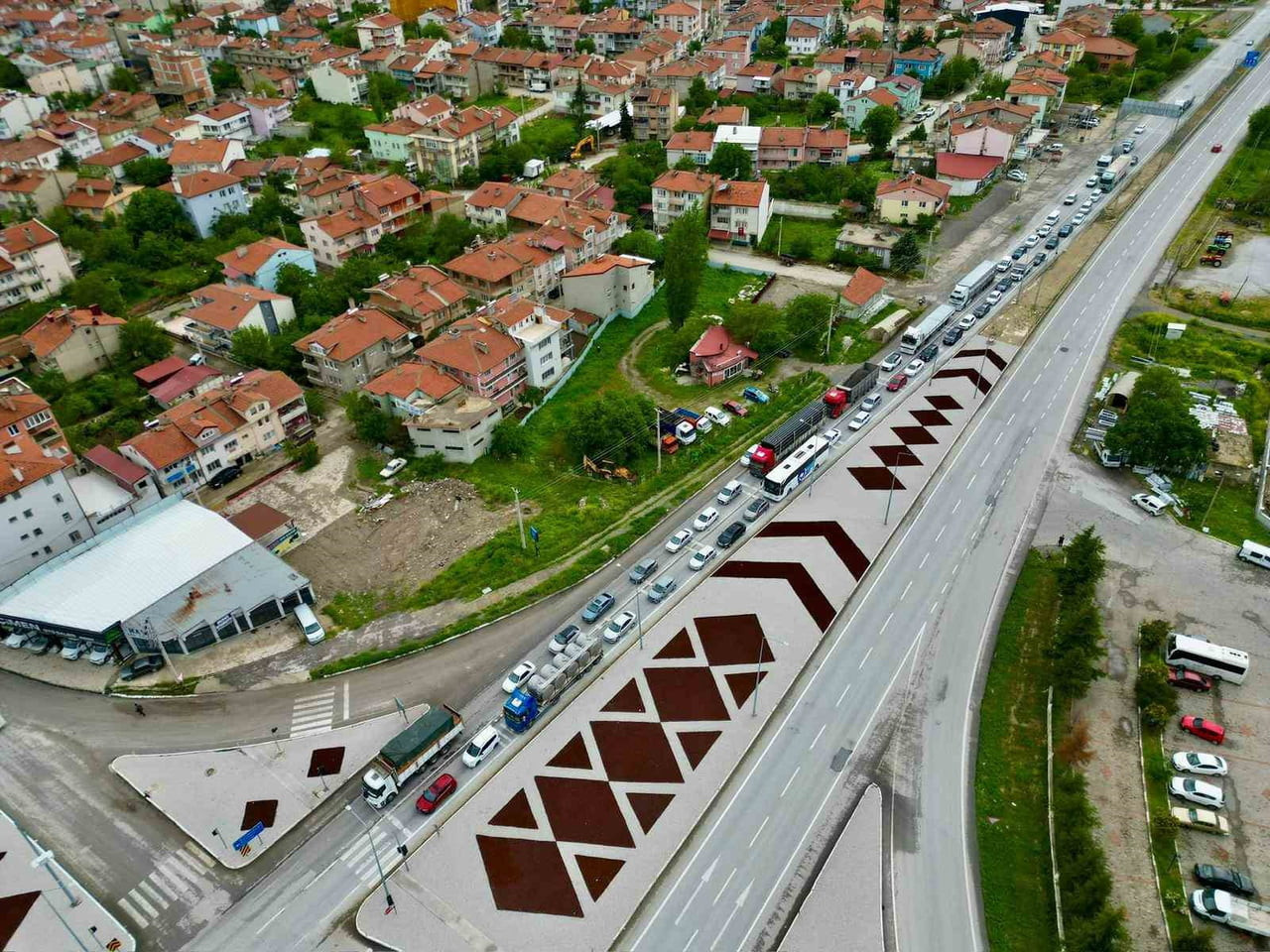 EGE BÖLGESİ’NİN KAVŞAK NOKTALARINDAN BİRİ OLAN AFYONKARAHİSAR’DA, BAYRAM TATİLİNİN BAŞLAMASIYLA...