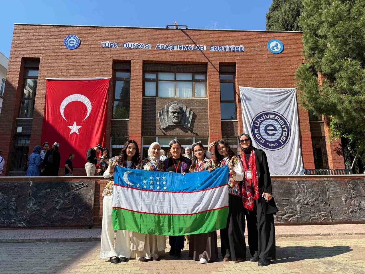 EGE ÜNİVERSİTESİ GENÇ OFİS KOORDİNASYONUNDA HAYATA GEÇİRİLEN, TÜRKİYE VE ÖZBEKİSTAN ARASINDAKİ...
