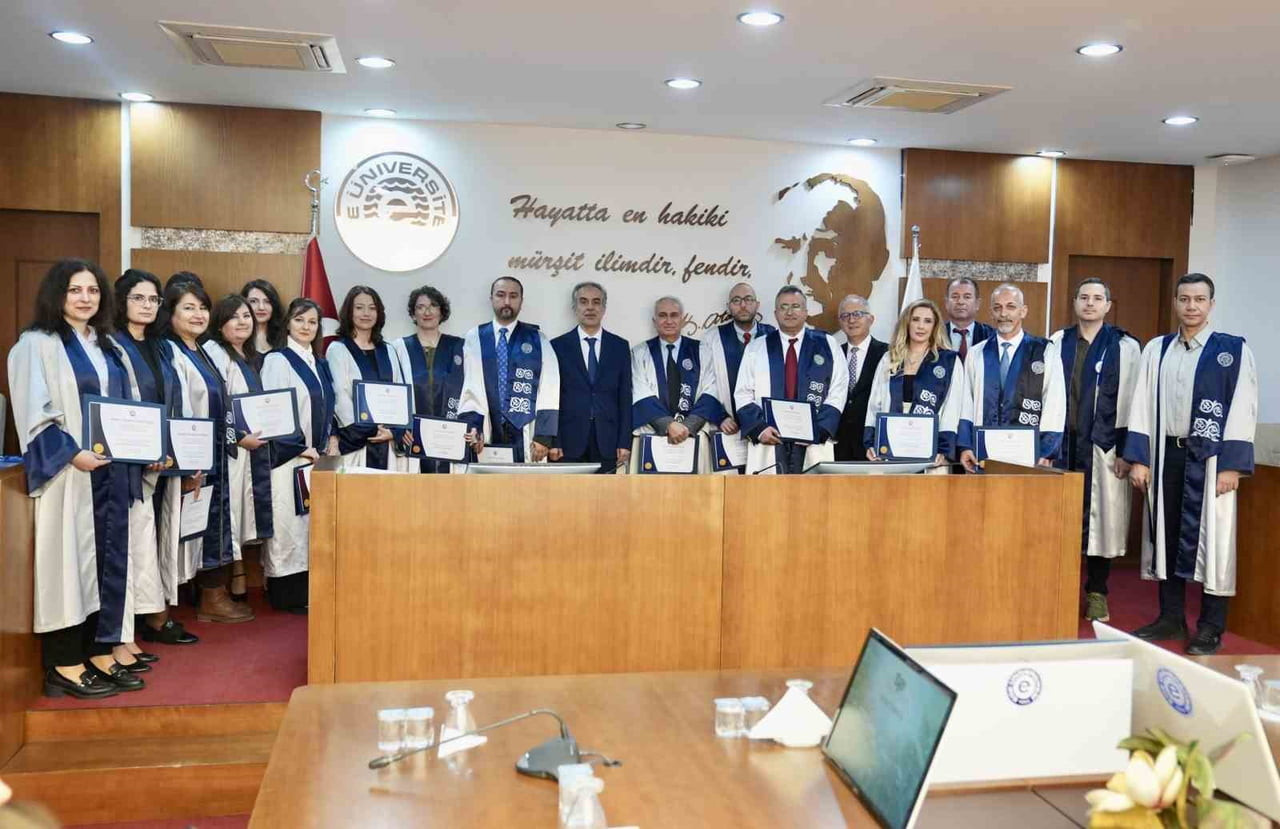 EGE ÜNİVERSİTESİ REKTÖRÜ PROF. DR. MUSA ALCI BAŞKANLIĞINDA YAPILAN SENATO TOPLANTISINDA, YENİ...