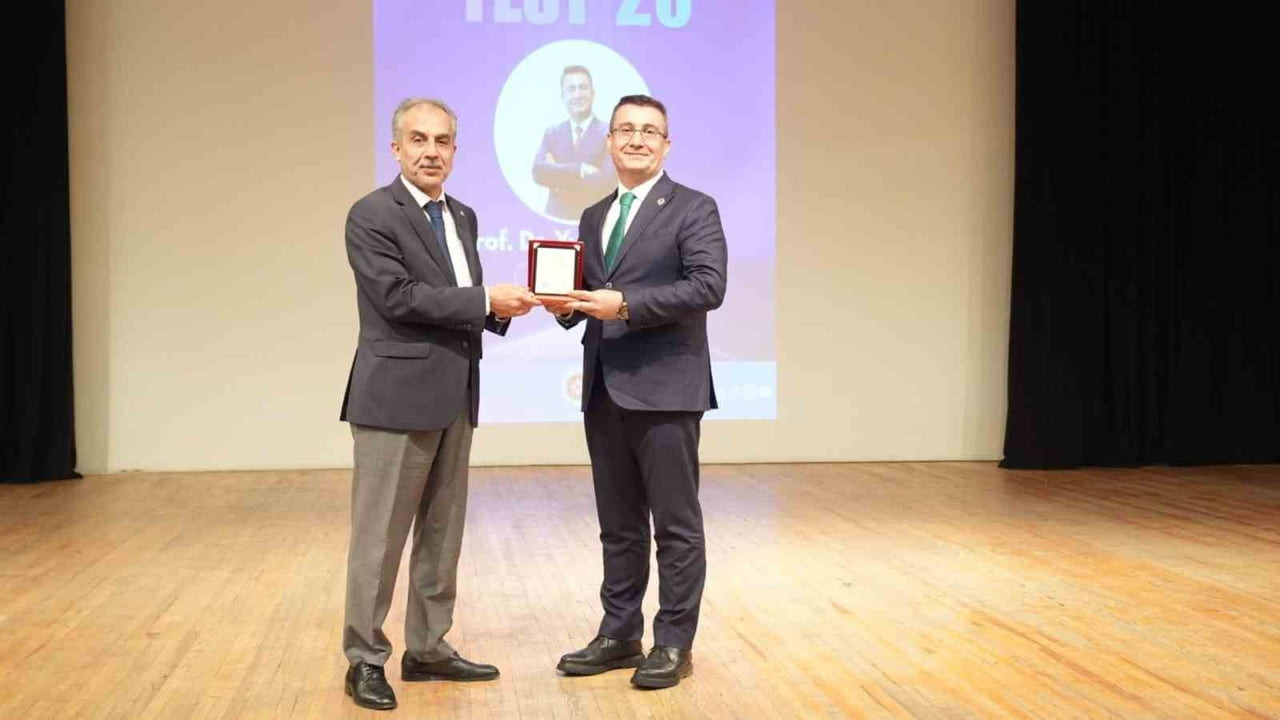 EGE ÜNİVERSİTESİ REKTÖRÜ PROF. DR. MUSA ALCI (SOLDA) - İZMİR YÜKSEK TEKNOLOJİ ENSTİTÜSÜ (İYTE)...