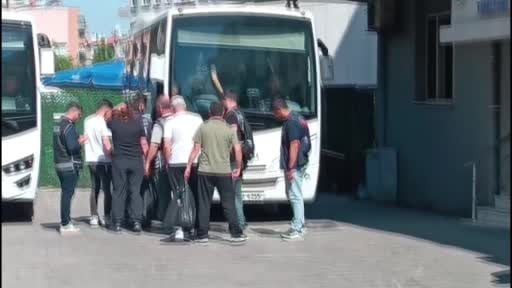 Ege Üniversitesi'ndeki yolsuzluk operasyonunda, eski dekan ve başhekim dahil 27 tutuklama