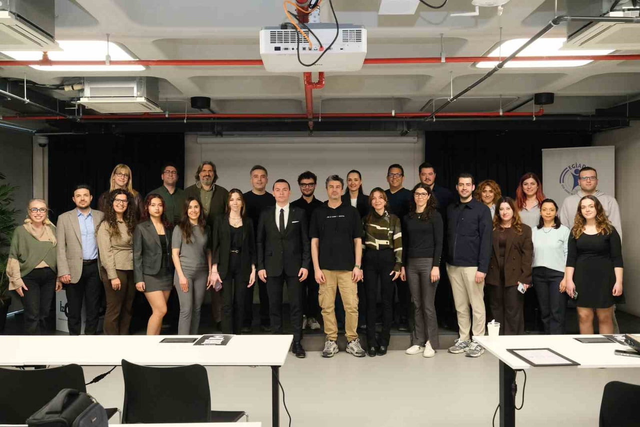 EGİAD VE İZQ İNOVASYON VE GİRİŞİMCİLİK MERKEZİ İŞ BİRLİĞİNDE DÜZENLENEN "ÜRETKEN YAPAY ZEKA...