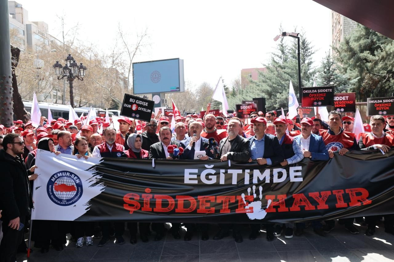 EĞİTİM-BİR-SEN GENEL SEKRETERİ TALAT YAVUZ, ŞANLIURFA'NIN SİVEREK İLÇESİNDEKİ AHMET KOYUNCU...