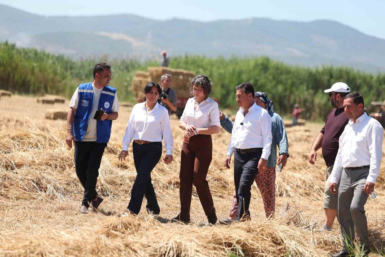 EKİNANBARI’NDA ÜRETİCİNİN YÜKÜNÜ HAFİFLETEN DESTEK